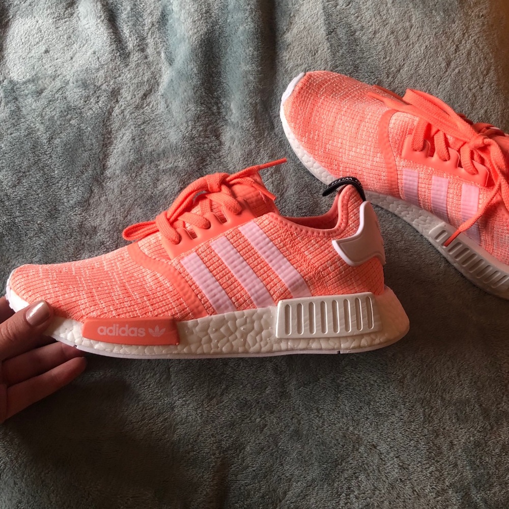 MAKE AN OFFER NEON ADIDAS NMD R1